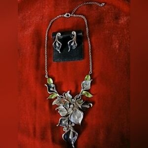 Silver-Tone Green and Black Floral Butterfly Necklace Set